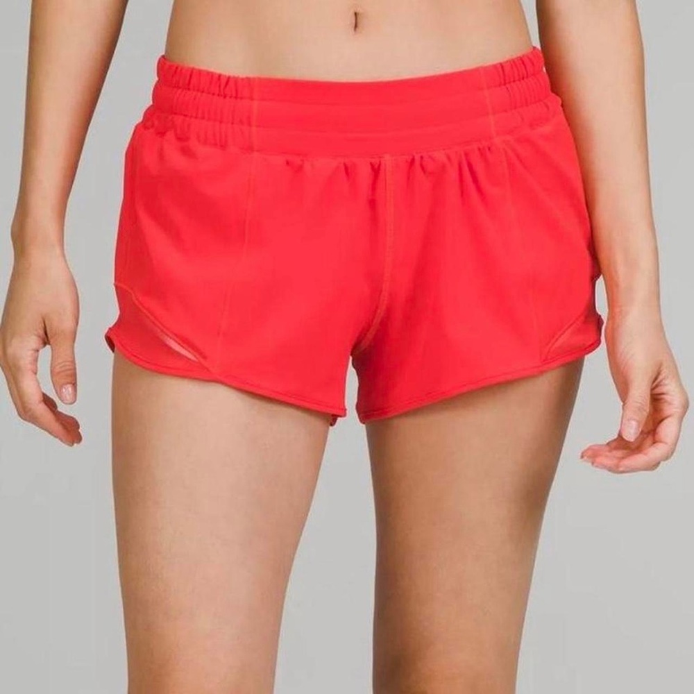 Lululemon Hotty Hot 2.5 inch low rise shorts